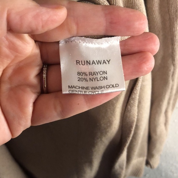 Runaway taupe sweater with cross cross back and sleeves size M side slits - Picture 6 of 7